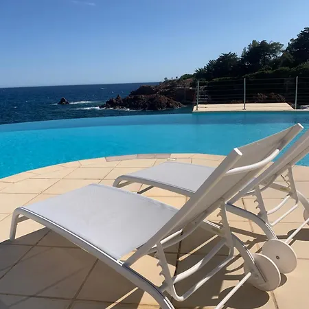 Calme Vue Pieds Dans L'eau * Saint-Raphael (Var)