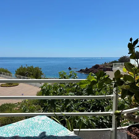 Calme Vue Pieds Dans L'eau Apartment