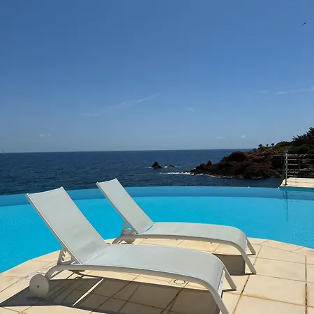 Calme Vue Pieds Dans L'eau Saint-Raphael (Var)