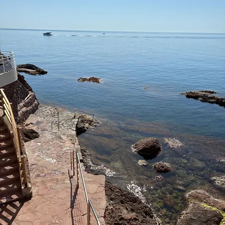 Calme Vue Pieds Dans L'eau * Saint-Raphael (Var)